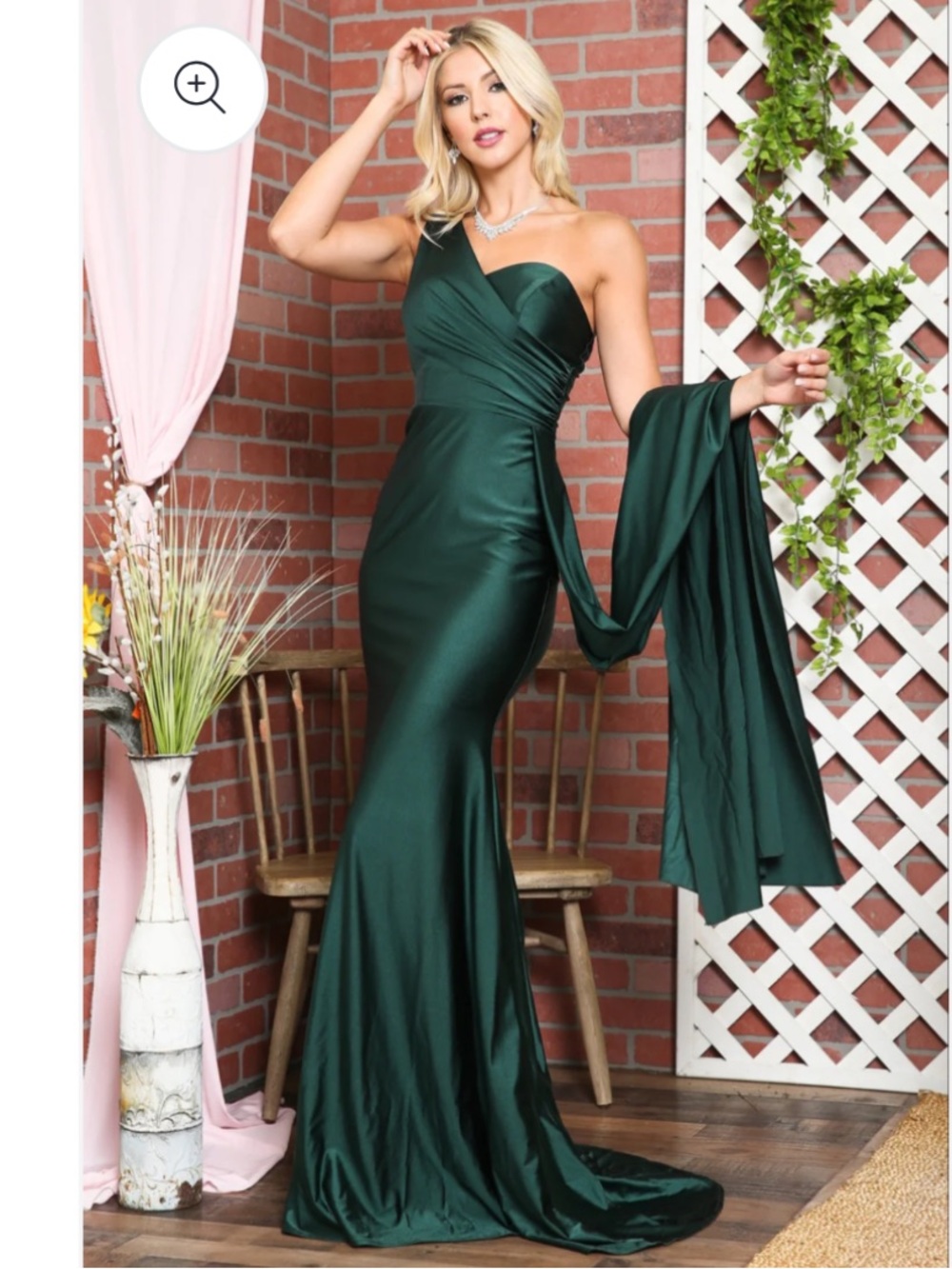 One-Shoulder Emerald Green Satin Evening Gown with Drape Size 4 100% Polyester
